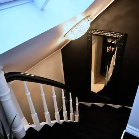 Historic And Exclusive Apartment